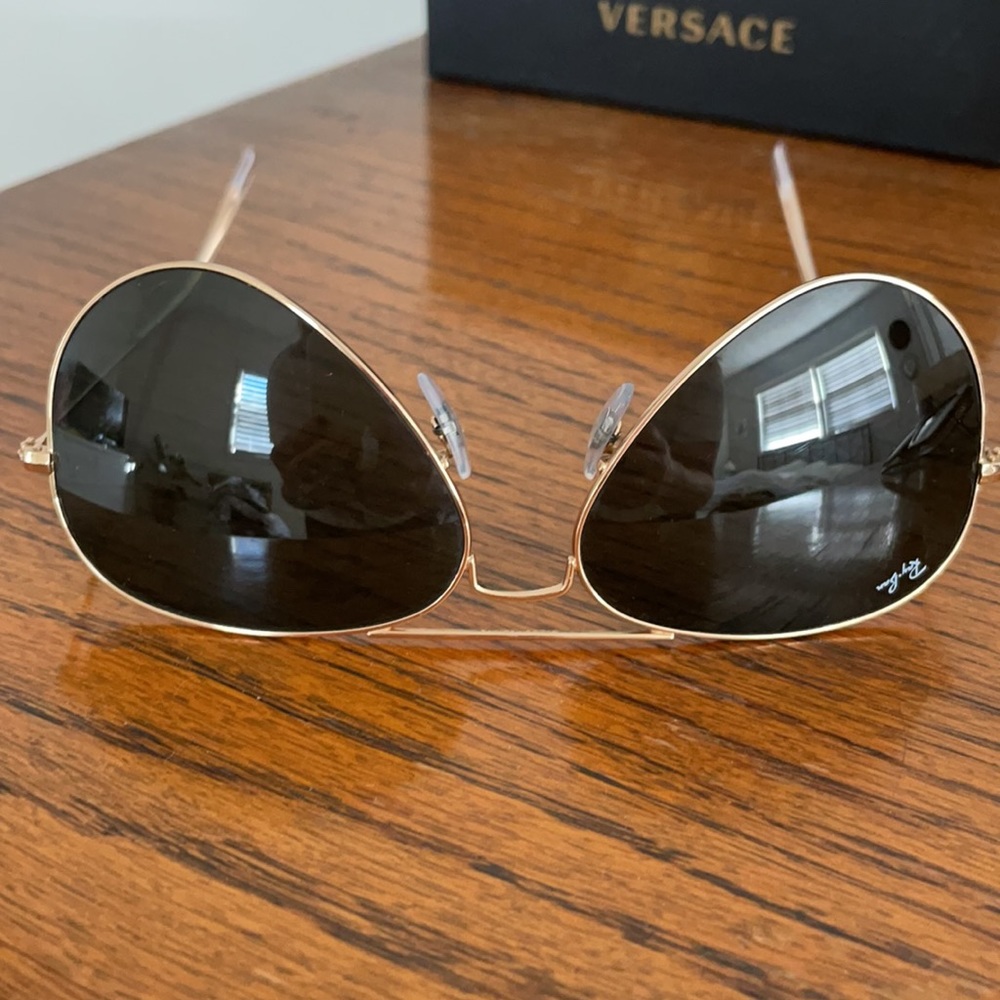 Classic Ray Ban Aviators - Picture 2 of 4